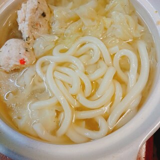 寒い日に美味しい♪白菜とうどんの鶏つくね鍋